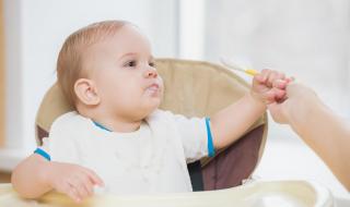 宝宝吃完奶总是打嗝