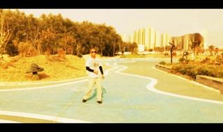 月亮月亮你别睡原唱